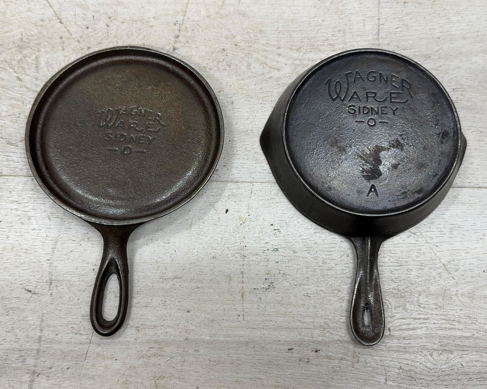 WAGNER NO. 0 TOY SKILLET AND GRIDDLE (1 of 5)