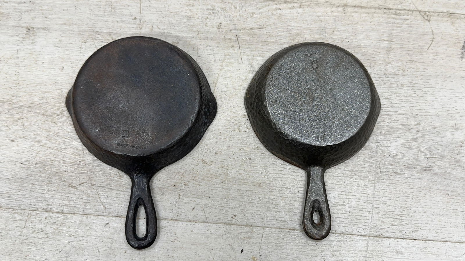 2 LODGE HAMMERED TOY SKILLETS (1 of 6)