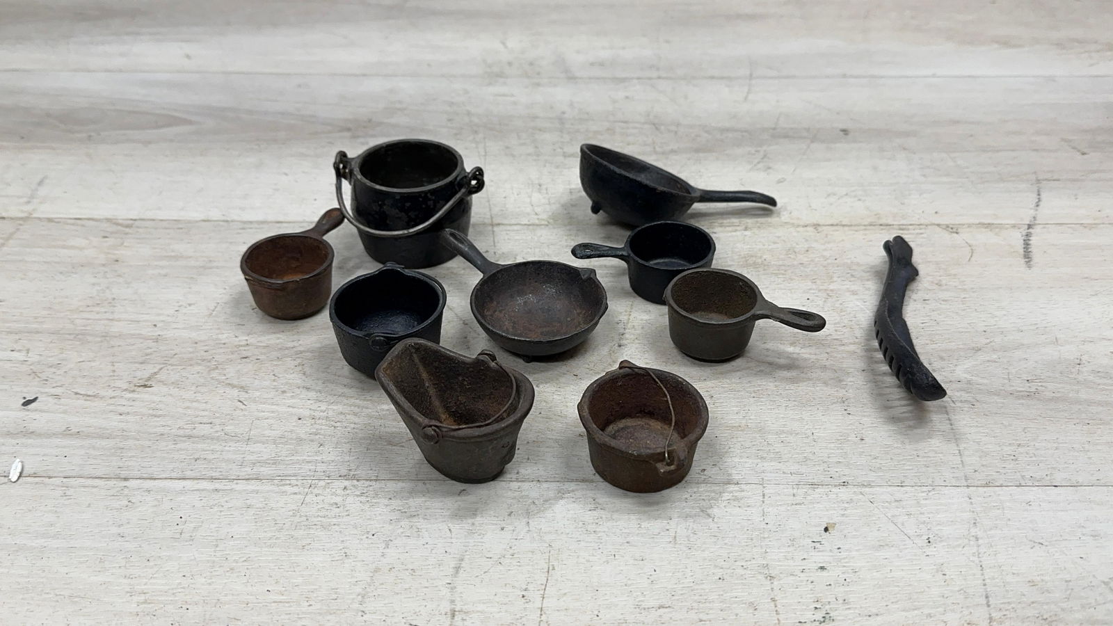 CAST IRON TOY COOKWARE: Load-out Pick up for all online purchases for Antiques & collectibles is Monday, Tuesday, Wednesday, February 23rd, 24th, 25th At our shipper's location. We do offer shipping on all items shippable wi