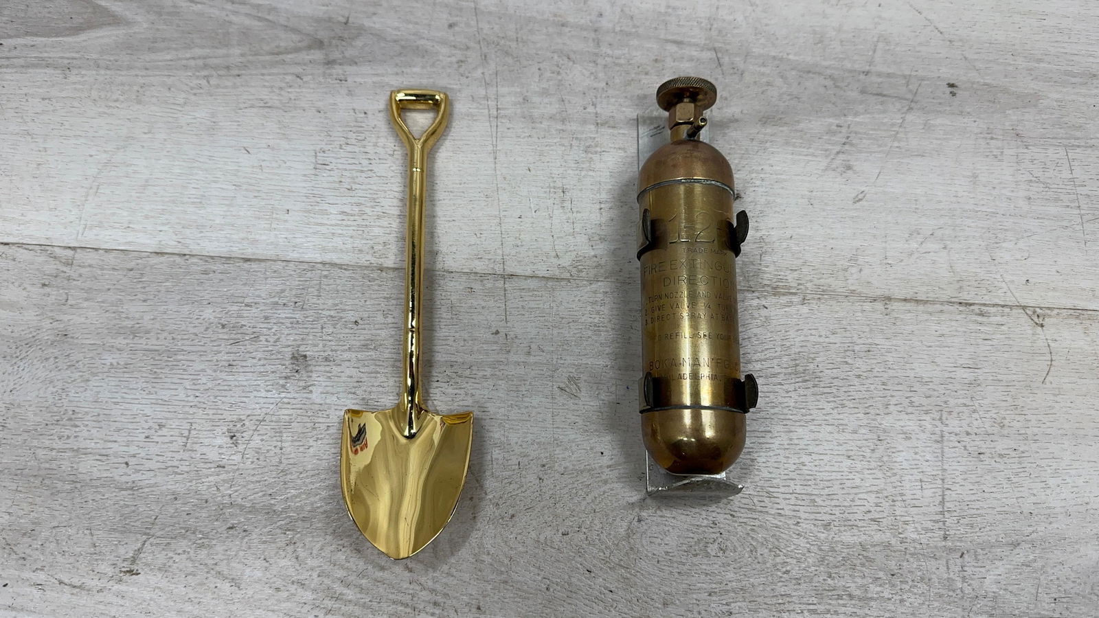 SALESMAN SAMPLE FIRE EXTINGUISHER AND SHOVEL: Load-out Pick up for all online purchases for Antiques & collectibles is Monday, Tuesday, Wednesday, February 23rd, 24th, 25th At our shipper's location. We do offer shipping on all items shippable wi