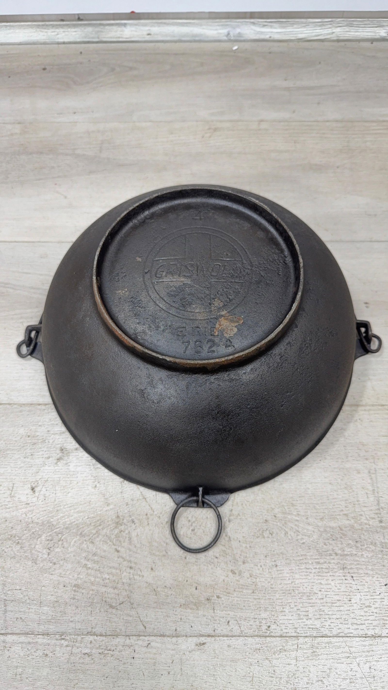 GRISWOLD NO. 4 SCOTCH BOWL: Load-out Pick up for all online purchases for Antiques & collectibles is Monday, Tuesday, Wednesday, February 23rd, 24th, 25th At our shipper's location. We do offer shipping on all items shippable wi