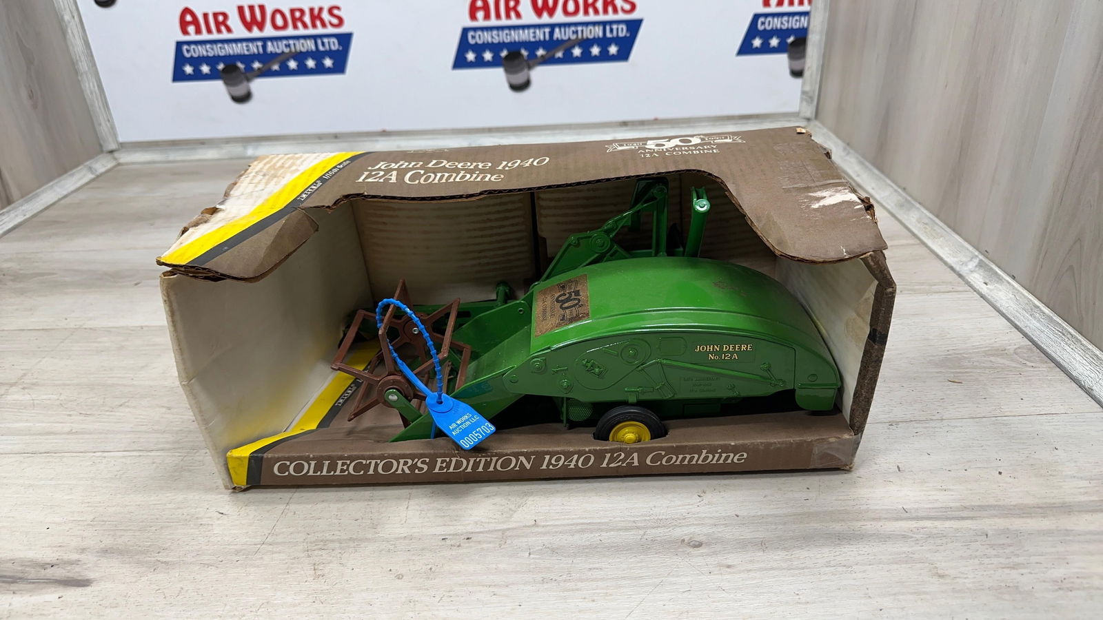 JOHN DEERE 1240 12A COMBINE 1/16 SCALE (1 of 4)