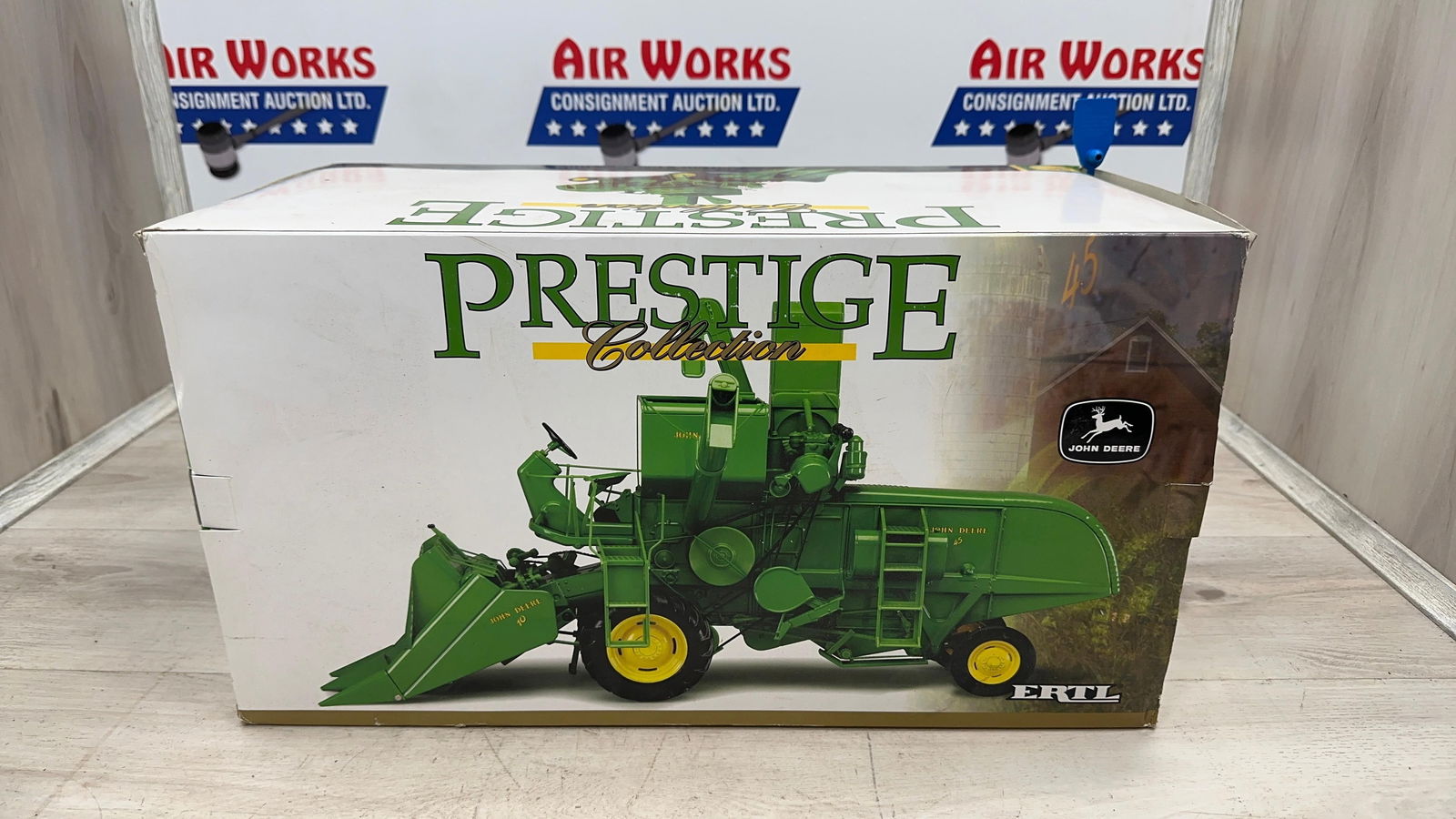 ERTL JOHN DEERE 45 COMBINE. PRESTIGE COLLECTION. 1/16 SCALE (1 of 3)