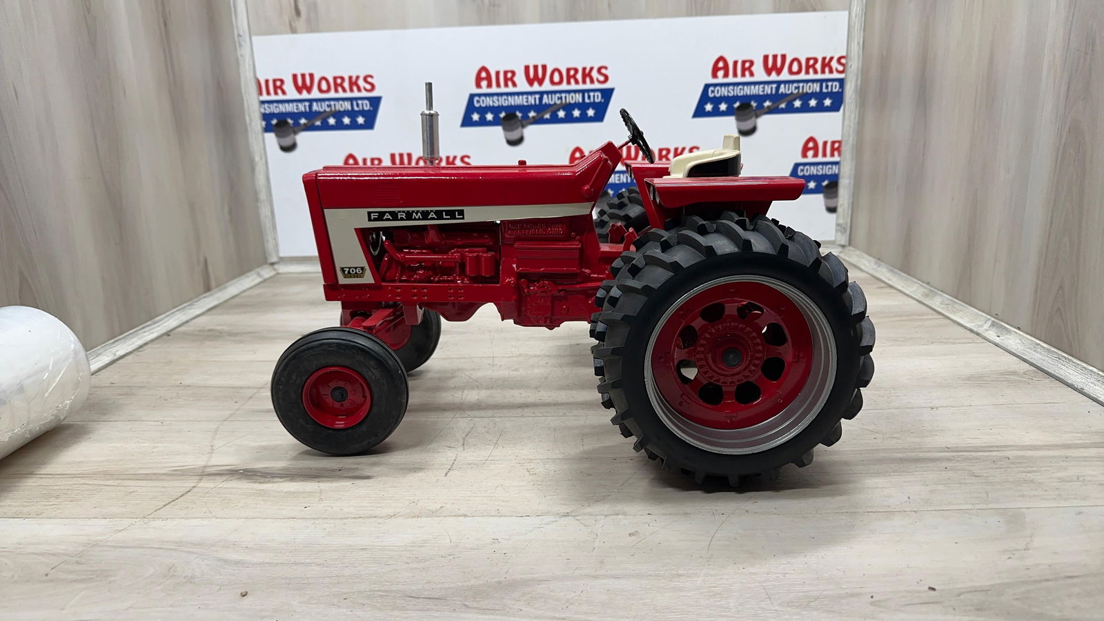 FARMALL 706 ERTL NUMBERED EDITION (1 of 4)