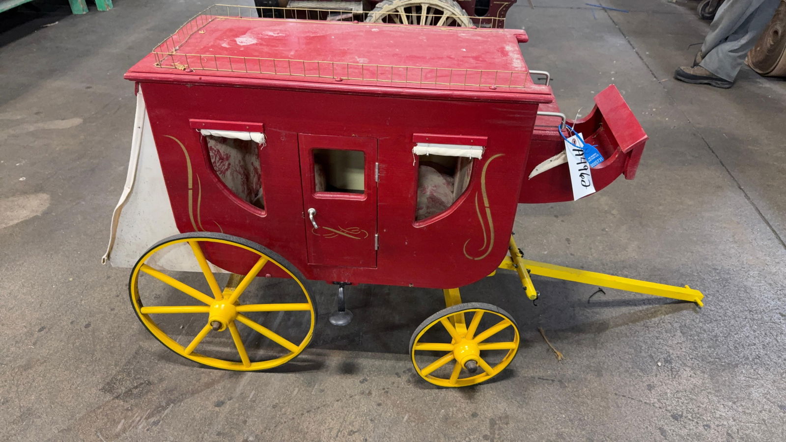 EARLY STAGECOACH REPLICA (1 of 9)