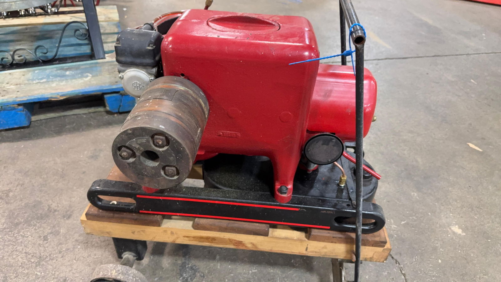 IH HARVESTER 1.5-2.5 HP HIT-N-MISS ENGINE (1 of 8)