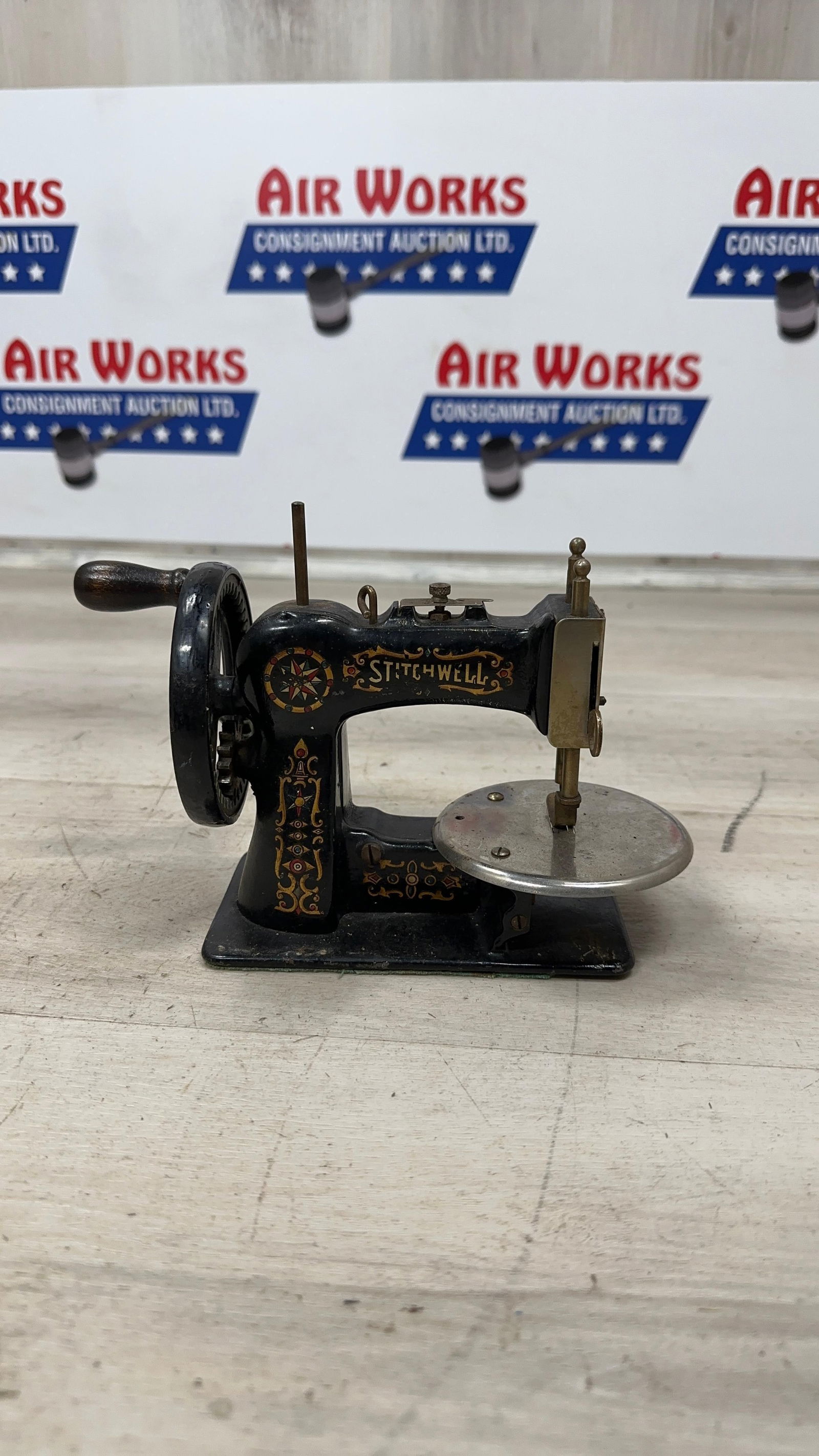 STITCHWELL TOY SEWING MACHINE (1 of 2)