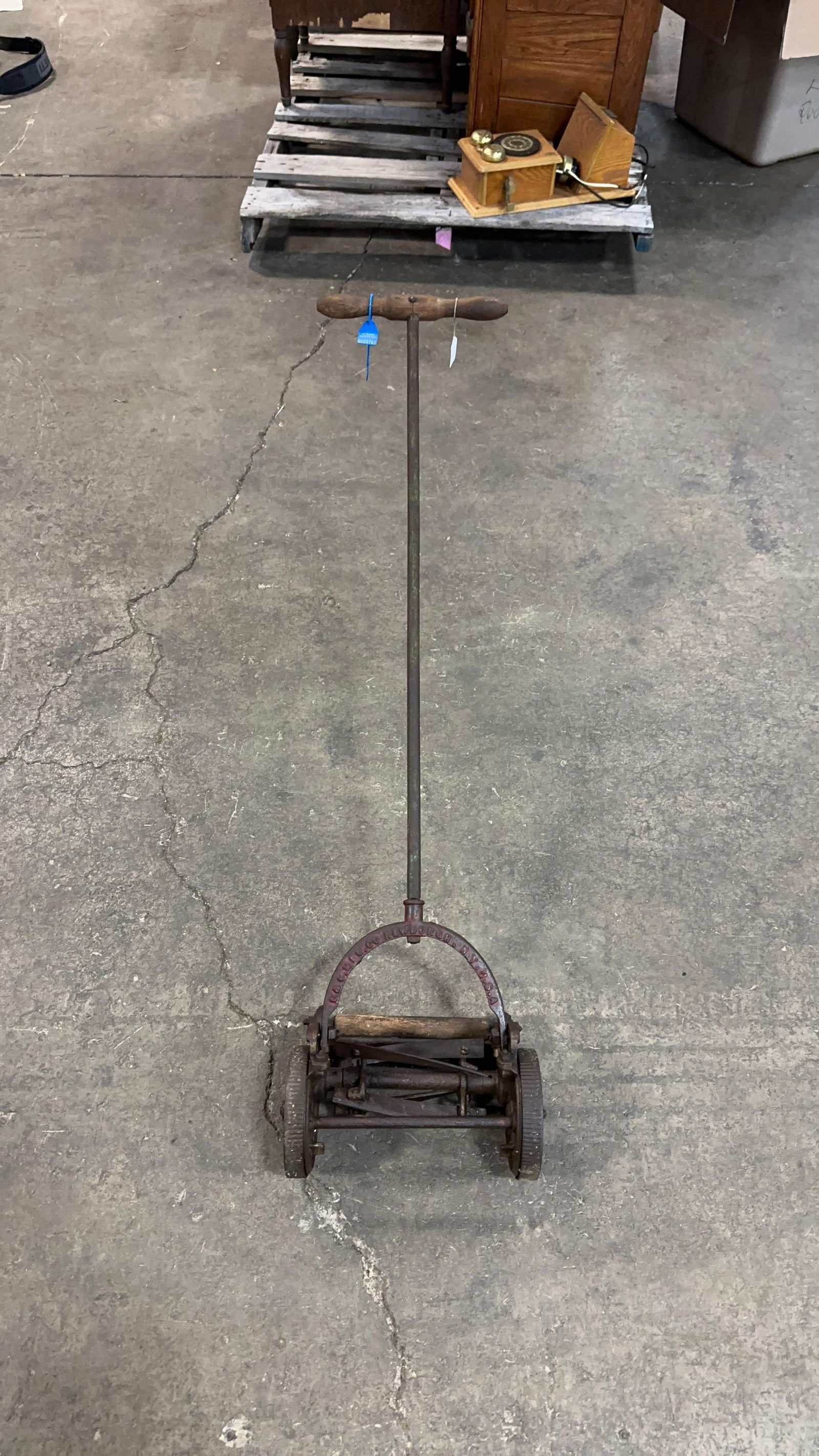 SALESMAN SAMPLE REEL MOWER (1 of 4)