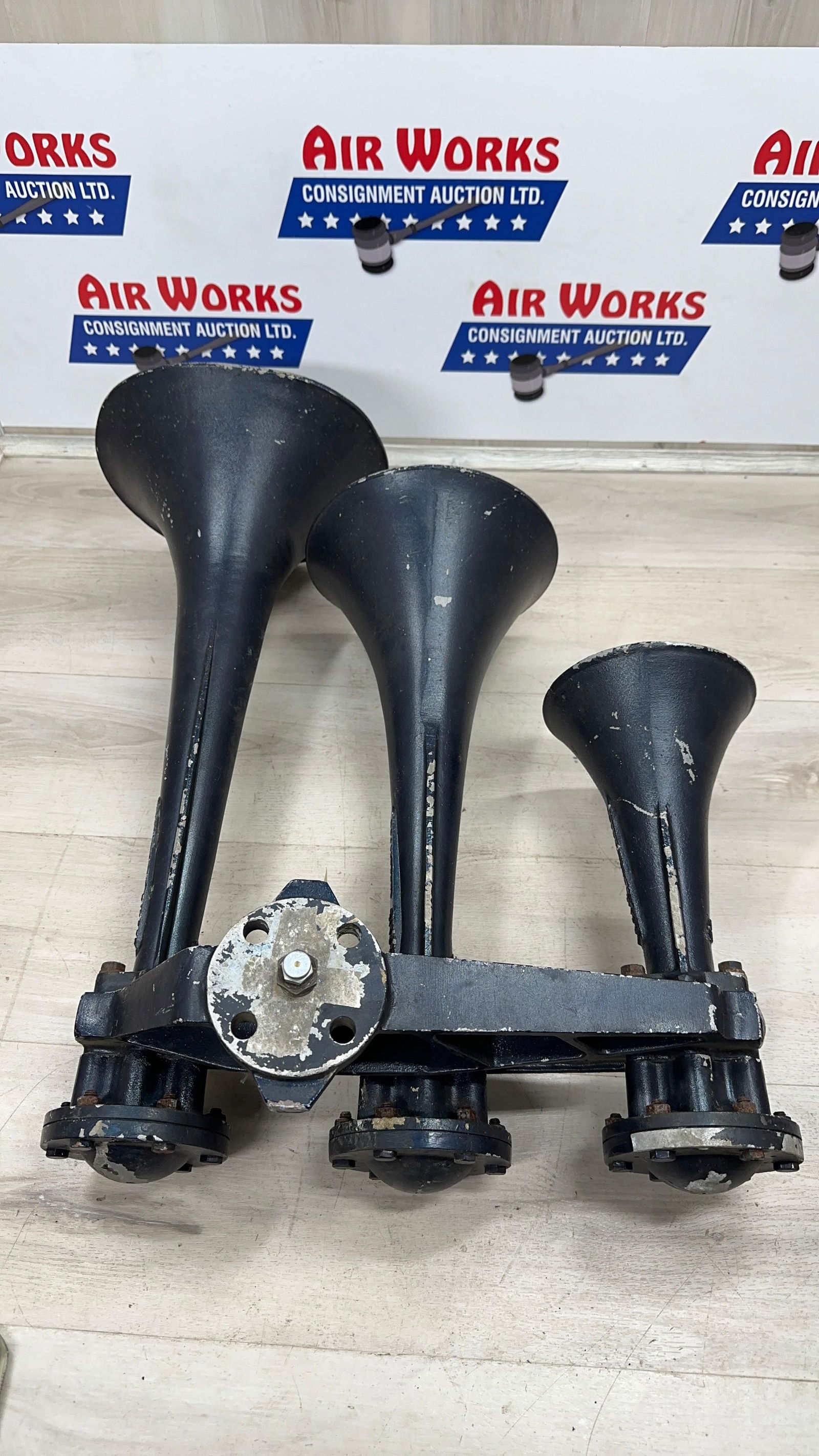 LESLIE SUPERTYFON 3 CHIME TRAIN HORN: Load-out Pick up for all online purchases for Antiques & collectibles is Monday, Tuesday, Wednesday, February 23rd, 24th, 25th At our shipper's location. We do offer shipping on all items shippable wi