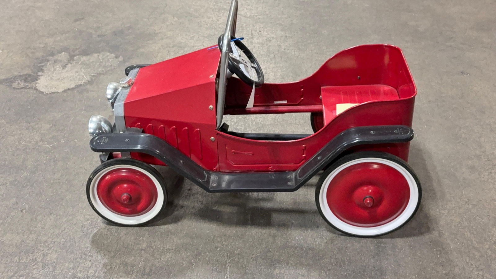 STEELCRAFT OLDSMOBILE PEDAL CAR. APPEARS ORIGINAL (1 of 8)