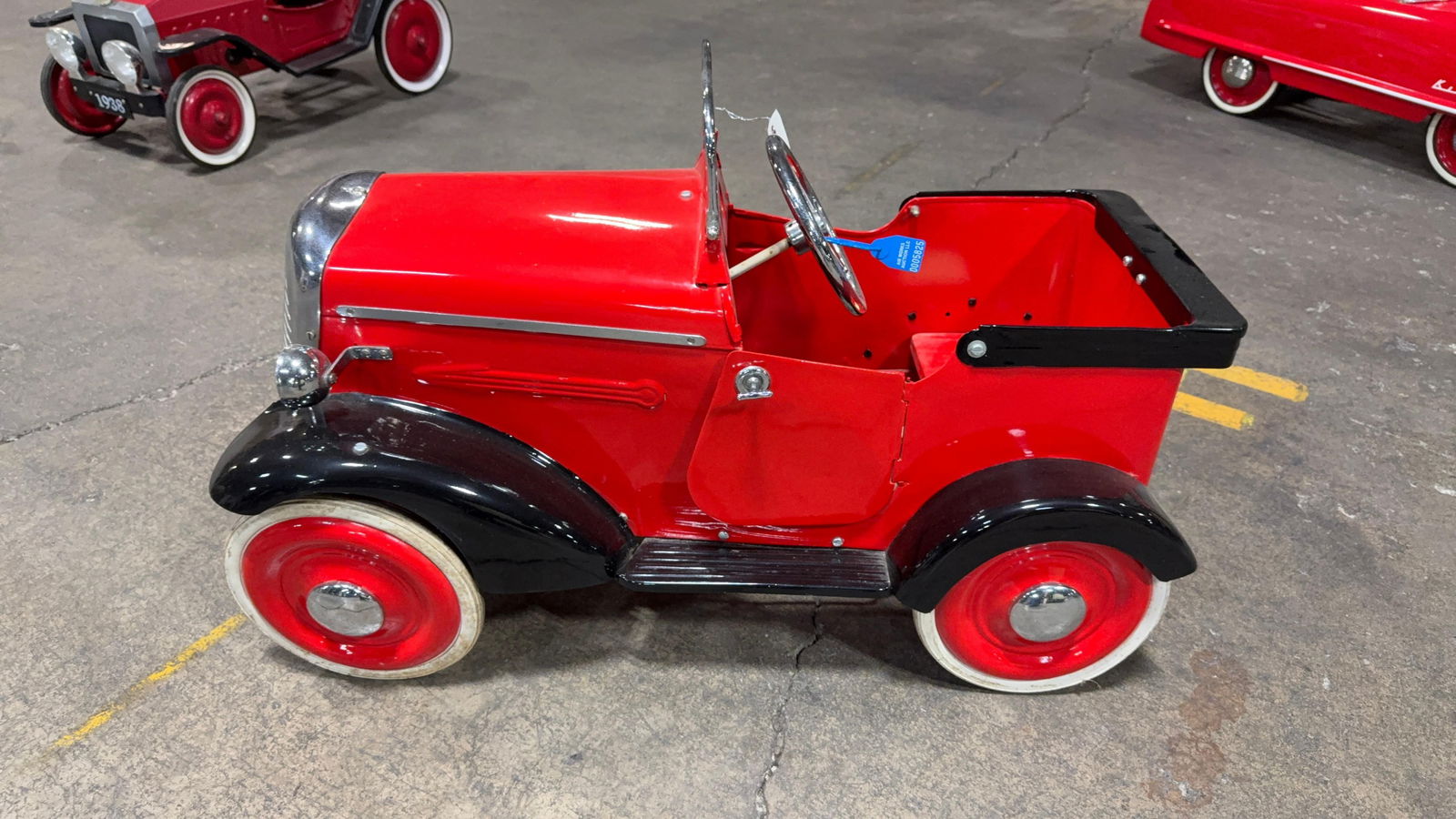 STEELCRAFT 1941 CHEVROLET PEDAL CAR (1 of 8)