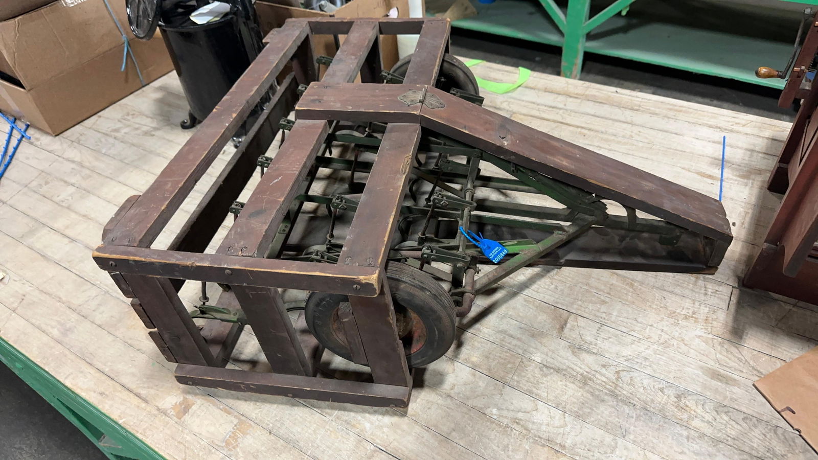ANTIQUE FIELD CULTIVATOR IN CRATE. MAYBE JOHN DEERE? (1 of 6)