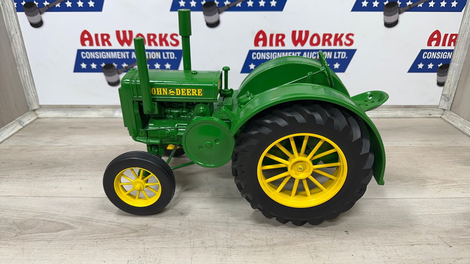 JOHN DEERE MODEL D 1/8 SCALE. SIGNED BY JOSEPH ERTL (1 of 9)
