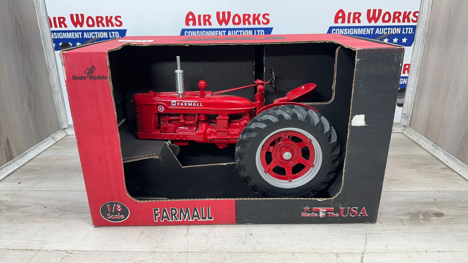 FARMALL MODEL H 1/8 SCALE ERTL (1 of 4)