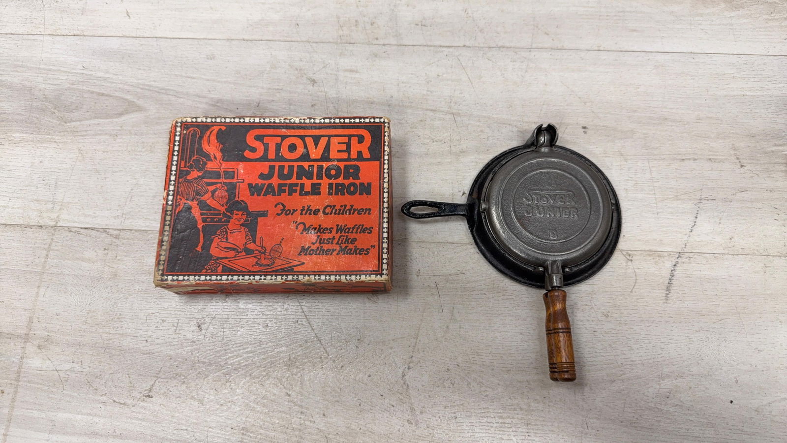 Stover Junior Toy Waffle Iron in Original Box (1 of 5)