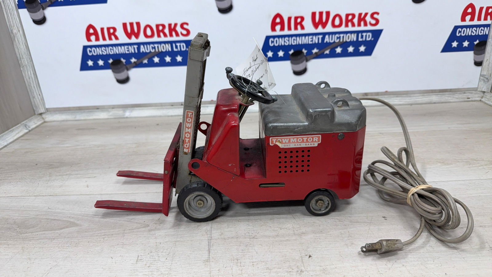 TOWMOTOR SALESMAN SAMPLE. WORKS!! (1 of 6)