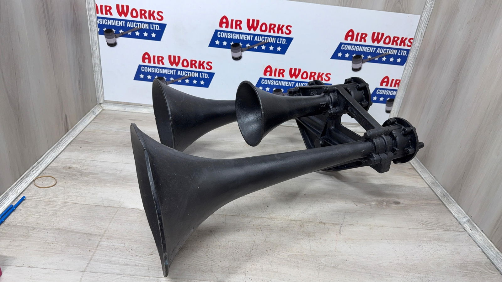 LESLIE SUPER-TYPHON 3-CHIME TRAIN HORN.: Load-out Pick up for all online purchases for Antiques & collectibles is Monday, Tuesday, Wednesday, February 23rd, 24th, 25th At our shipper's location. We do offer shipping on all items shippable