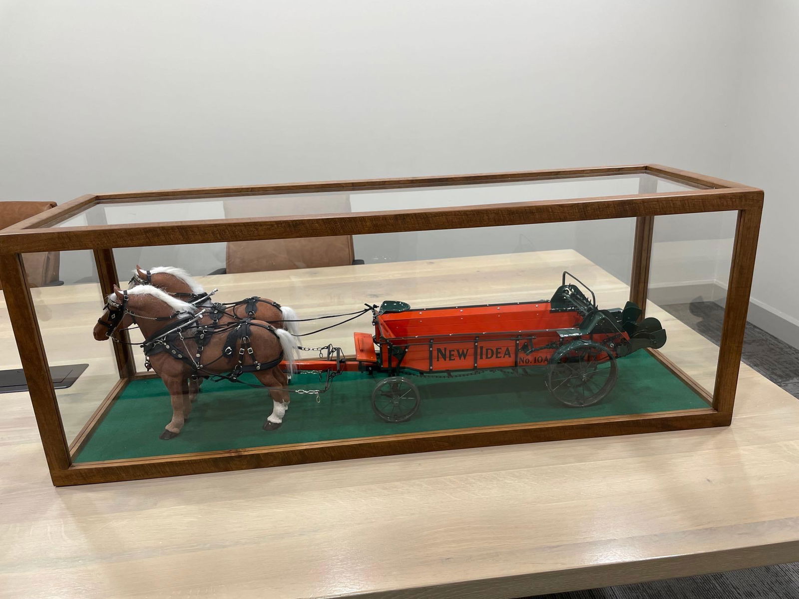 Dutch Boy Toy New Idea Manure Spreader with Horses in Display Case: Load-out Pick up for all online purchases for Antiques & collectibles is Monday, Tuesday, Wednesday, February 23rd, 24th, 25th At our shipper's location. We do offer shipping on all items shippable wi