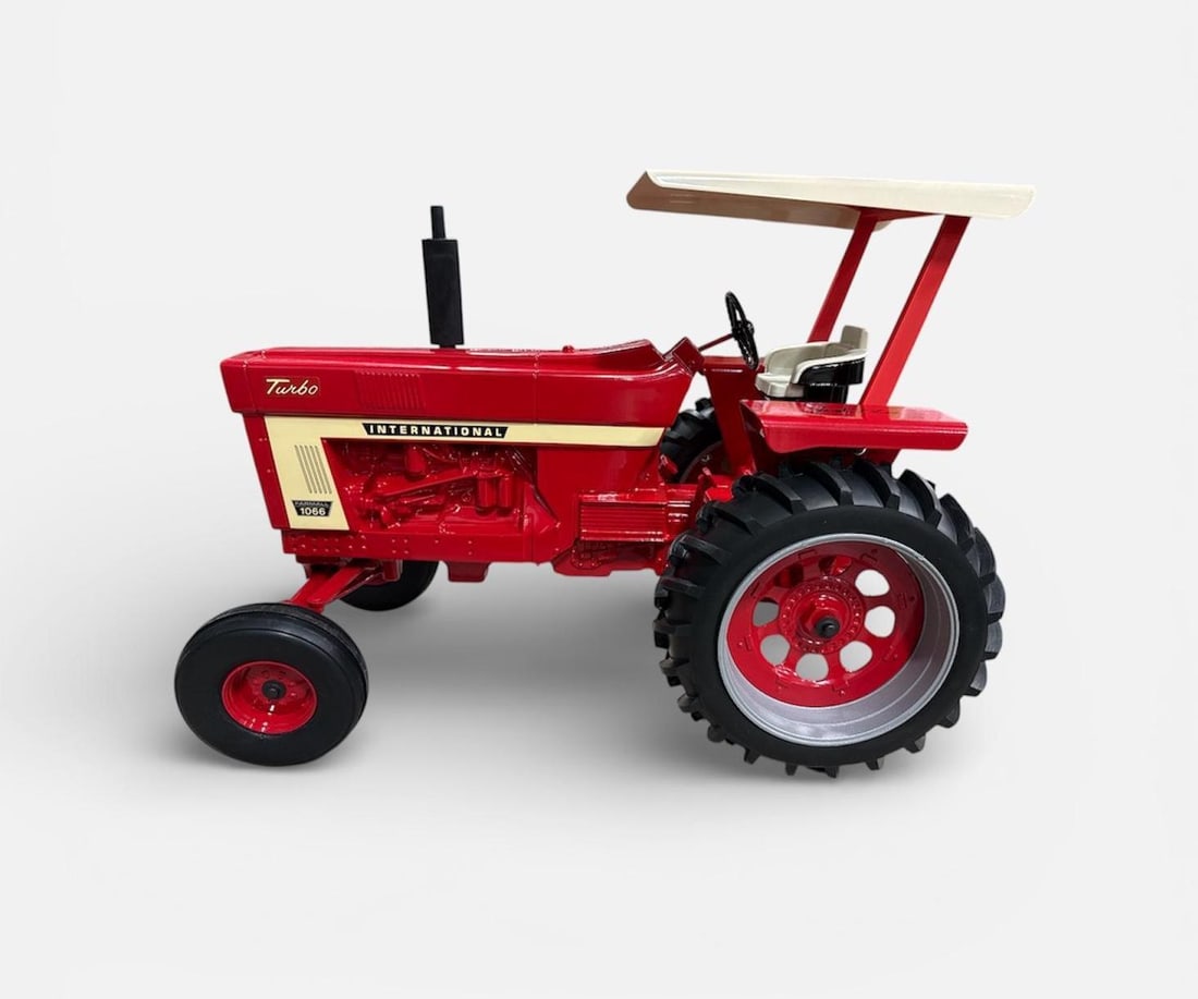 IH MODEL 1066 W/CANOPY 1:8 SCALE DIECAST TRACTOR BY ERTL. SIGNED: Load-out Pick up for all online purchases for Antiques & collectibles is Monday, Tuesday, Wednesday, February 23rd, 24th, 25th At our shipper's location. We do offer shipping on all items shippable wi