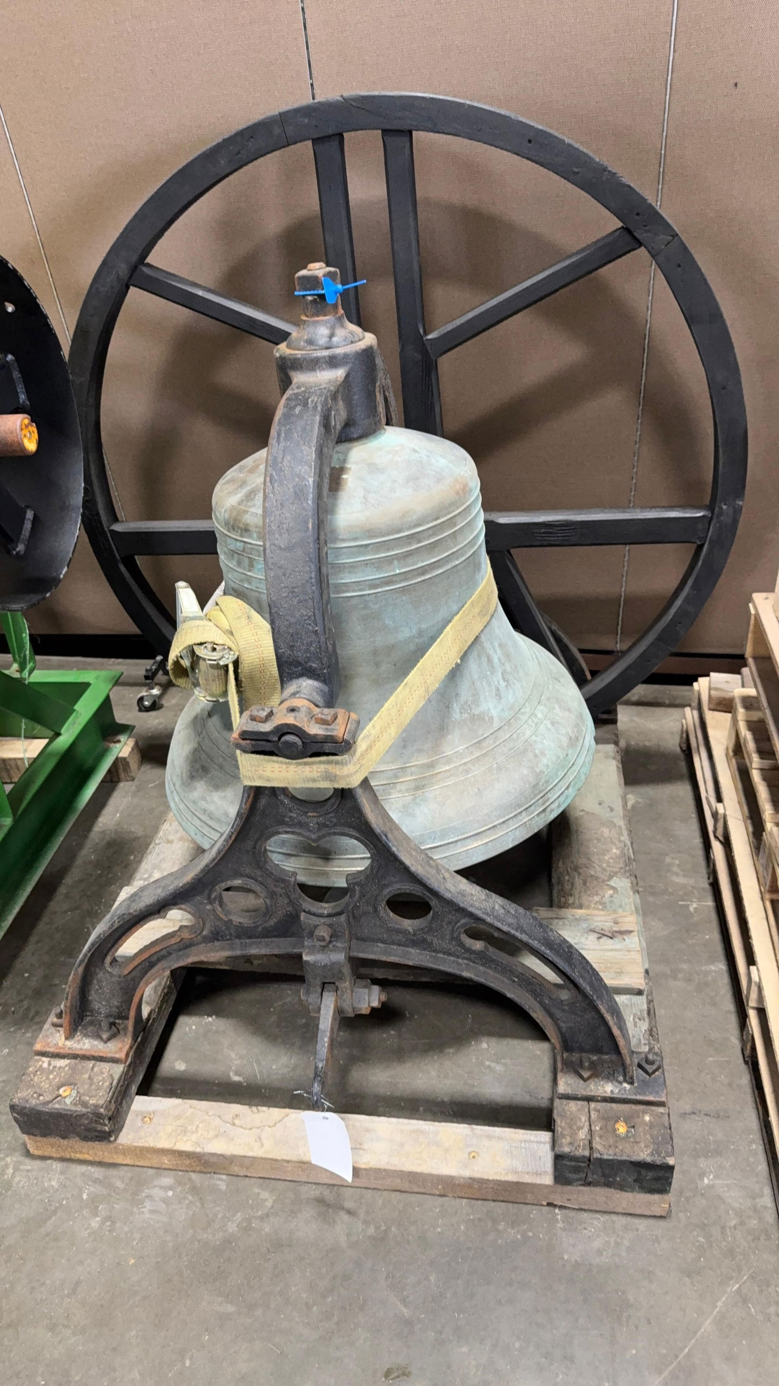 LARGE BELL 30-32" (1 of 11)