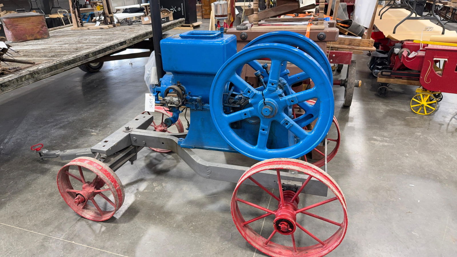 LARGE SINGLE CYLINDER GAS MOTOR A FONDERIE DE PLESSISVILE. (1 of 9)