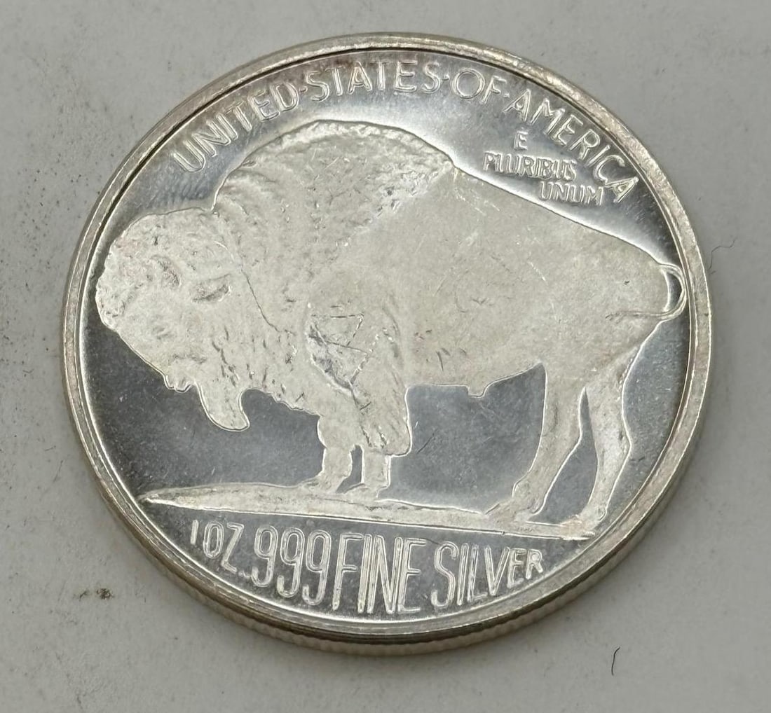 1 oz .999 Fine Silver Buffalo Coin, USA (1 of 2)