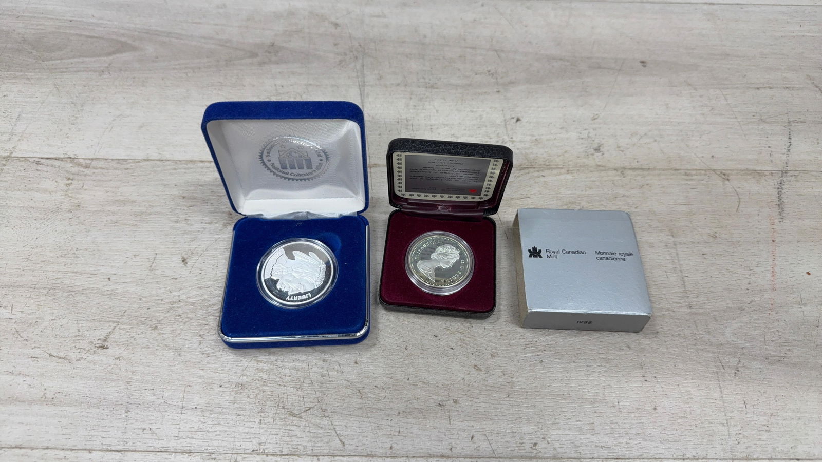 Royal Canadian Mint 1986 Ironworks & 2001 National Collectors mint round (1 of 5)