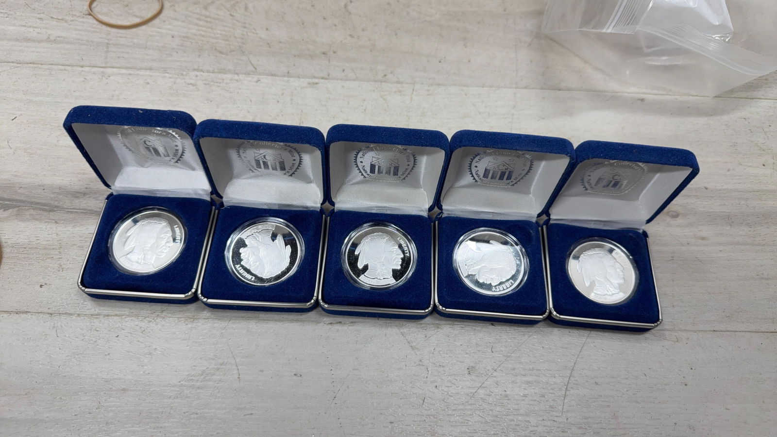 2001 National collector's Mint Coin with Indian and Buffalo Copy (1 of 4)