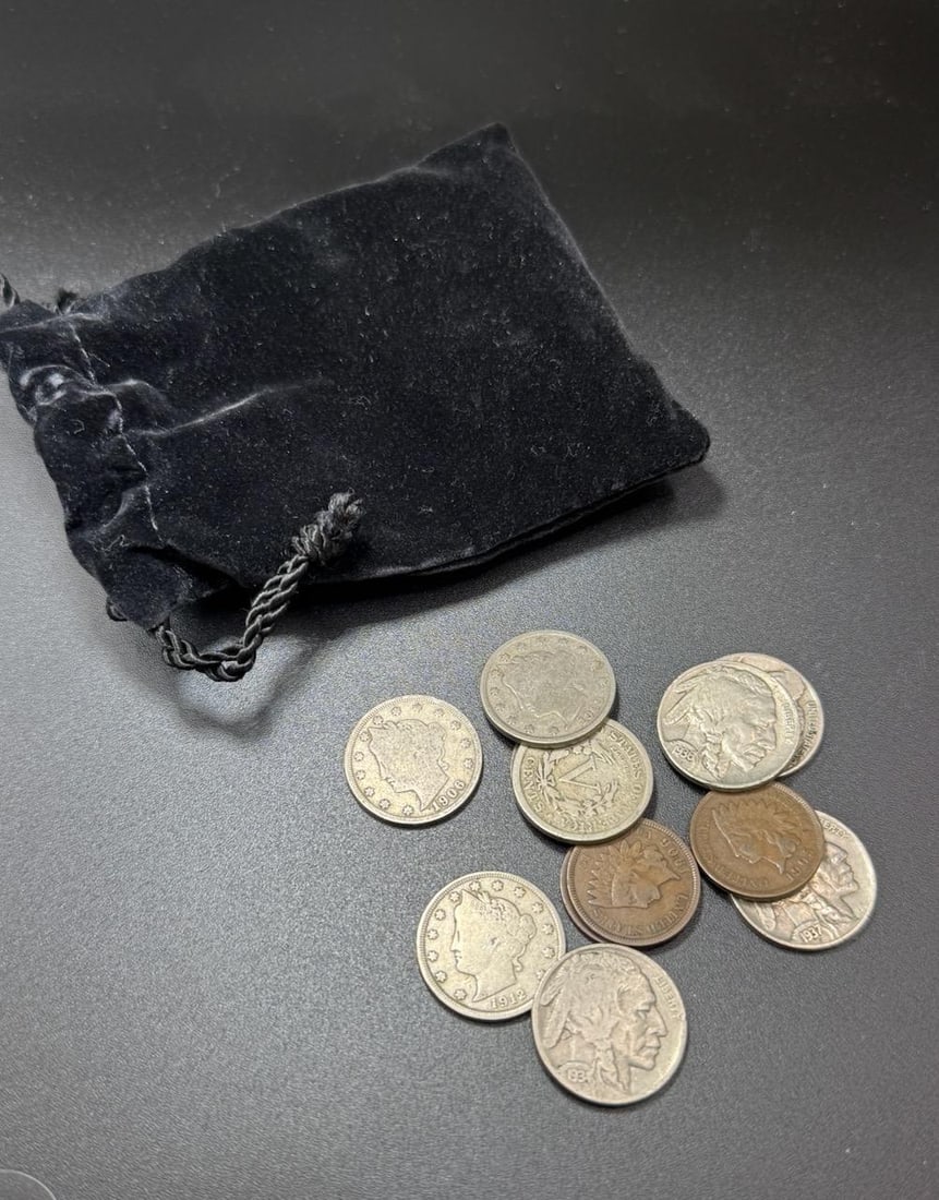 Instant coin collection- United States V Nickel, Indian Head, Buffalo Coins with Velvet Pouch (1 of 4)