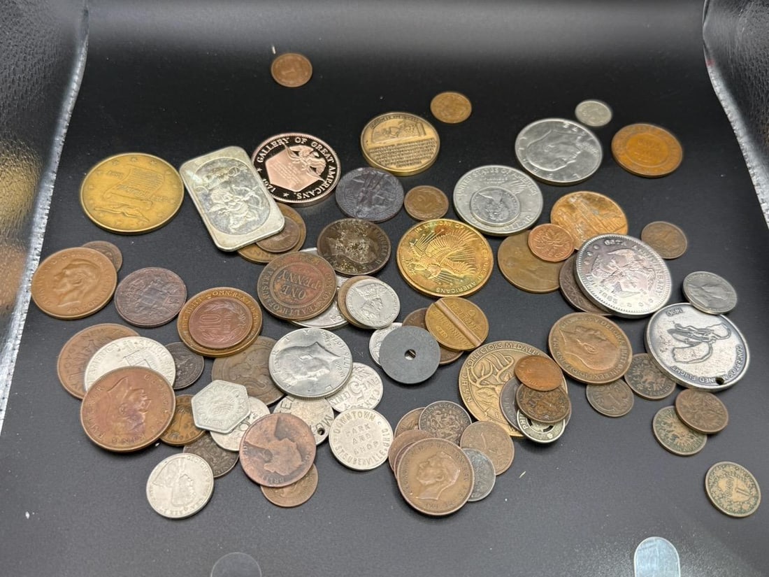 LARGE ASSORTMENT OF FOREIGN COINS, TOKENS, US COINS AND MORE, SEE ALL PICS, SEVERAL OLDER COINS (1 of 11)