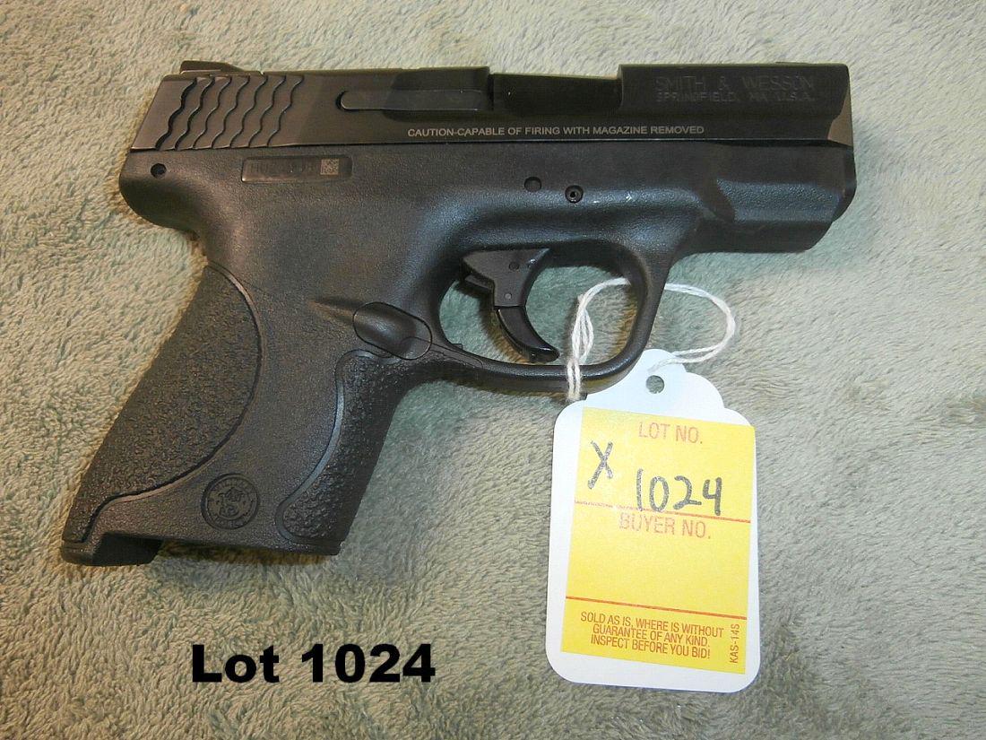 Smith and Wesson m&p 9 shield semi-auto pistol: Smith and Wesson m&p 9 shield 9mm semi-auto pistol in new condition - FFL