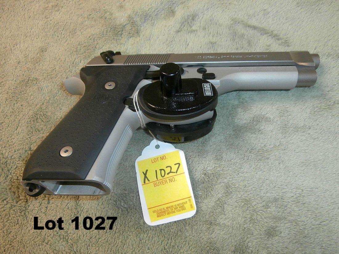 Beretta 92FS 9mm semi-auto pistol: Beretta 92FS 9mm semi-auto pistol in very good condition - FFL