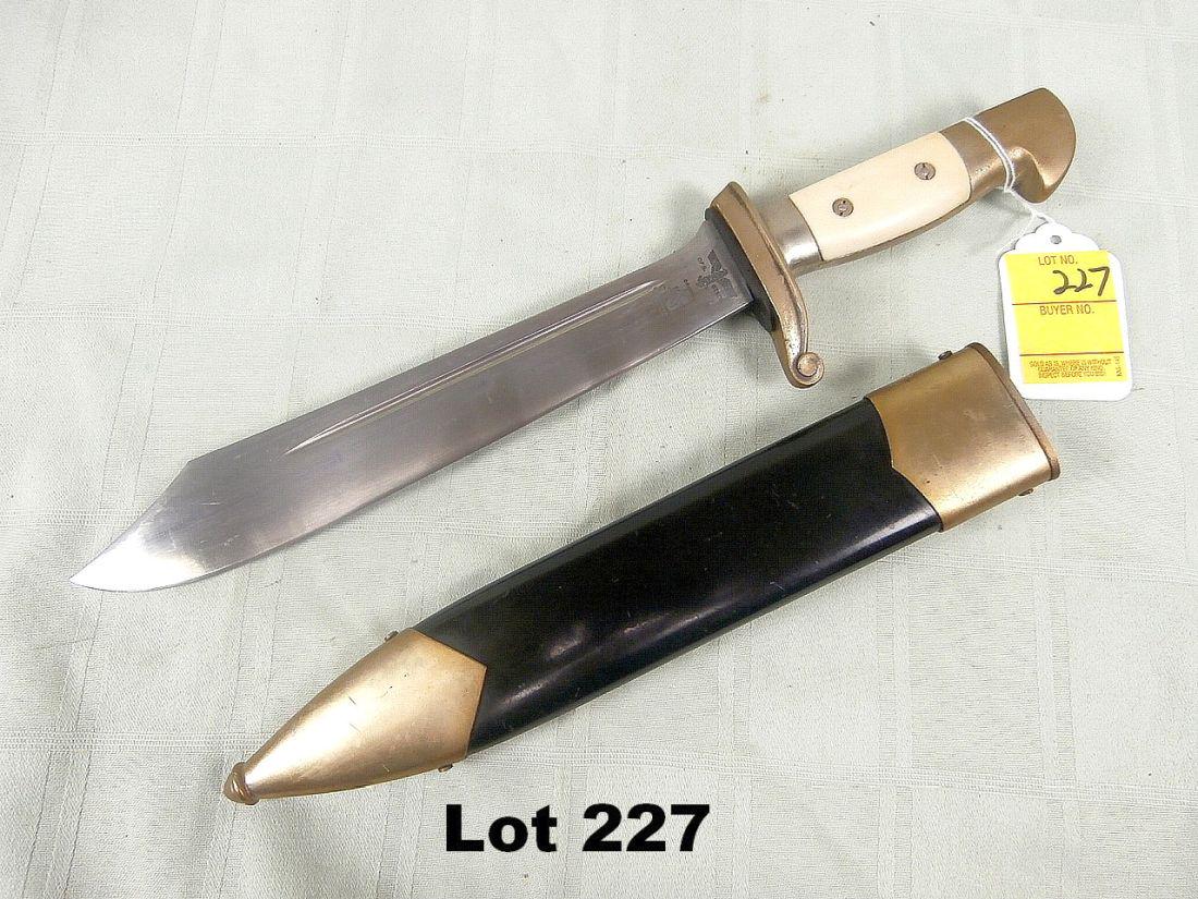German WWII Teno/Tn Ceremonial Dagger: German WWII TENO/TN ceremonial dagger maker Ges. Gesch. Eickhorn matching numbers scabbard #7512. The swastika has been broken off handle