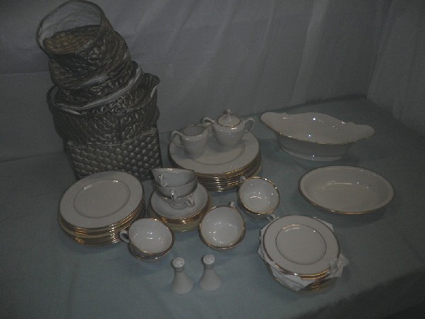 Lenox China - Mansfield Pattern: Lenox China service for 9 Mansfield Pattern