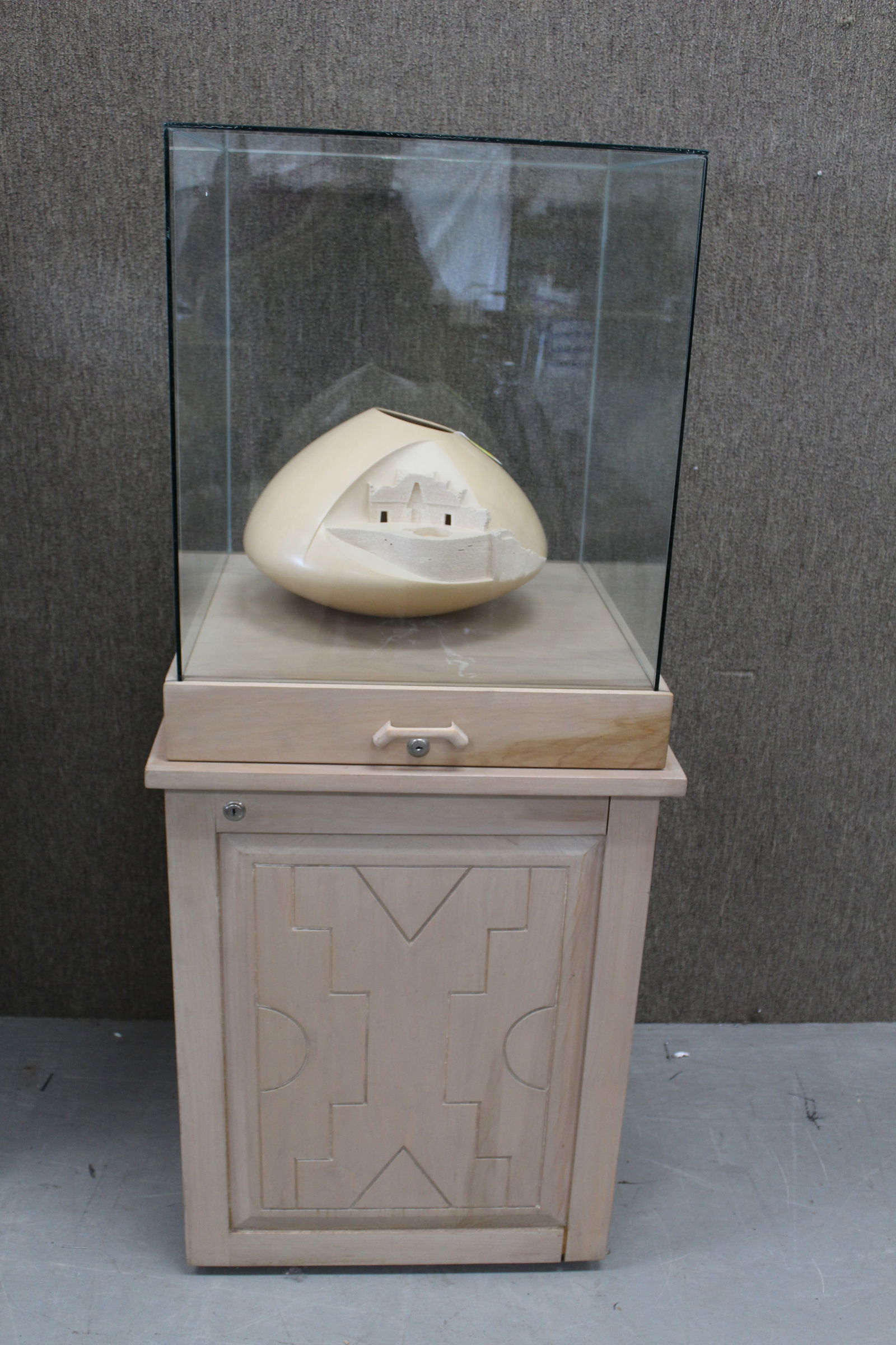 Small Museum Style Display Case 2 of 2 (1 of 7)