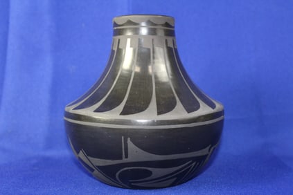 Handcrafted Native San Ildefenso Black Glossed Vase With Silver Pattern Signed Mountain Flower Dulap