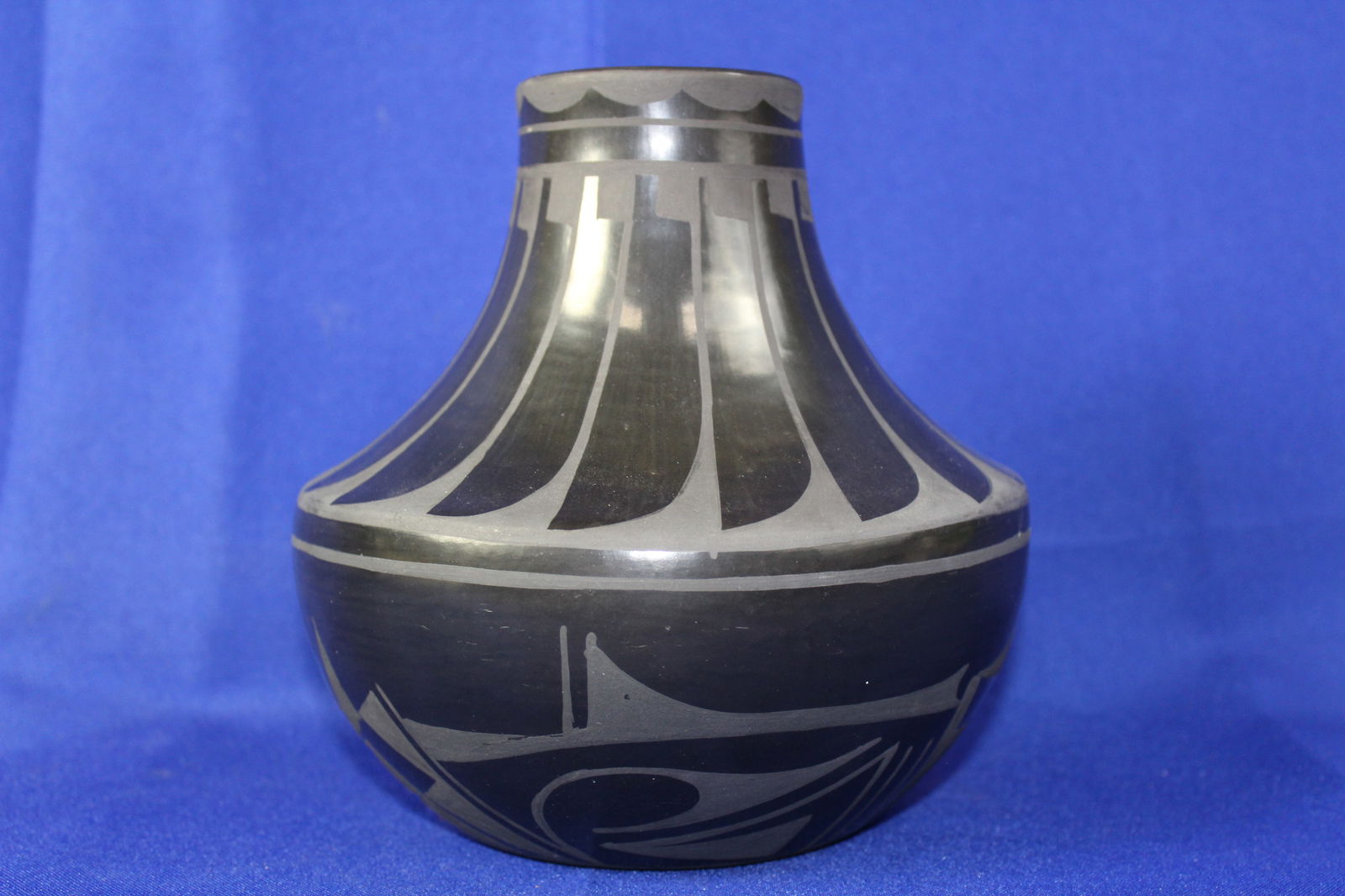 Handcrafted Native San Ildefenso Black Glossed Vase With Silver Pattern Signed Mountain Flower Dulap (1 of 6)