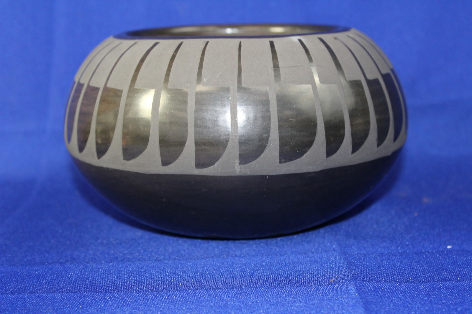 Handcrafted Native San Ildefenso Black Glossed Bowl With Silver Pattern Signed Mountain Flower Dulap (1 of 6)