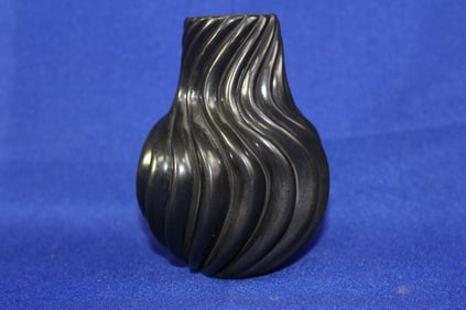 1998 Handcrafted Santa Clara Pueblo Small Black Glossed Swirled Ribbed Vase Signed Nancy Youngblood