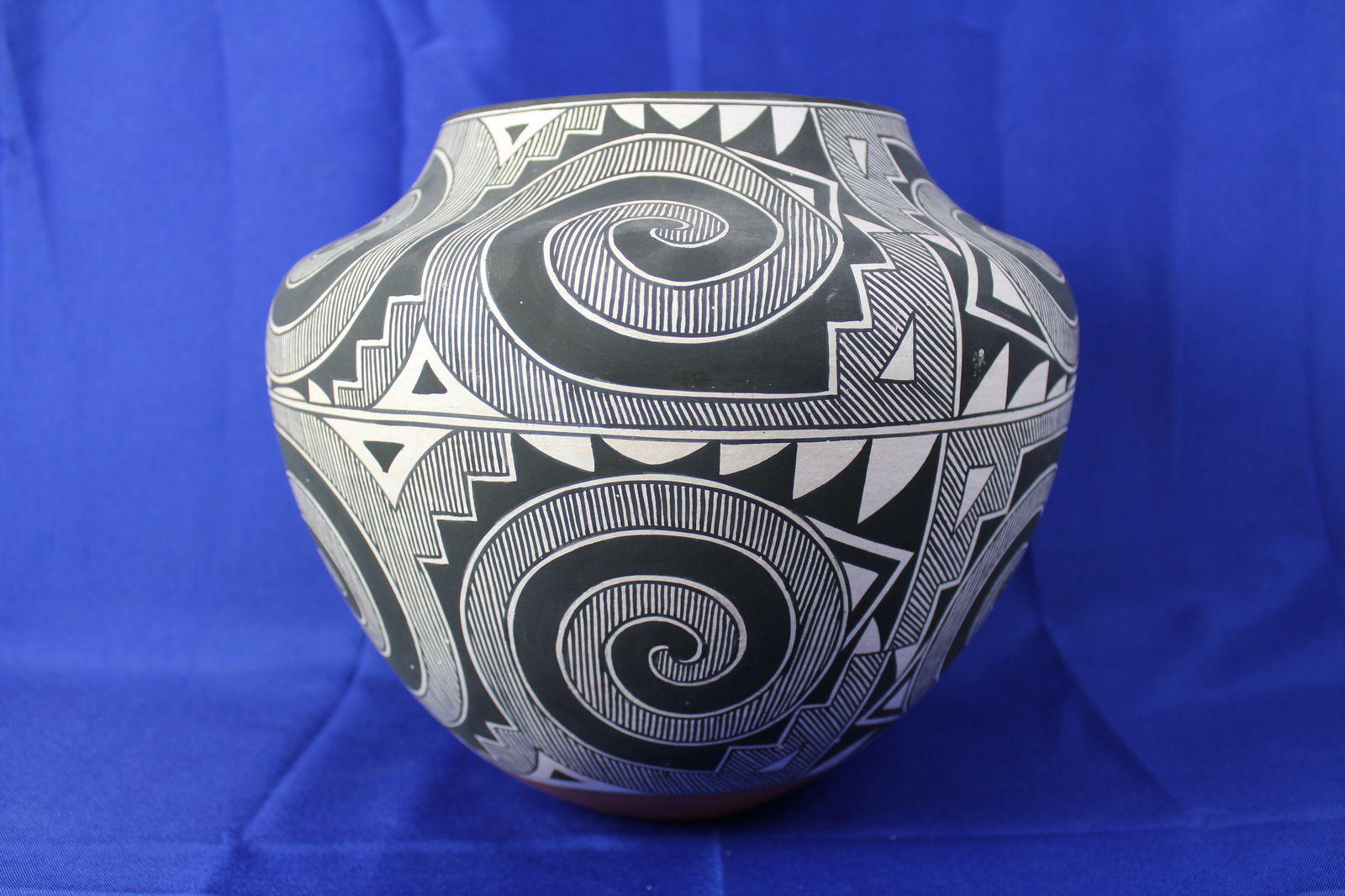 Handcrafted Acoma Pueblo Large Polychrome Jar With Geometric Patterns Signed Rachel Aragon (1 of 8)