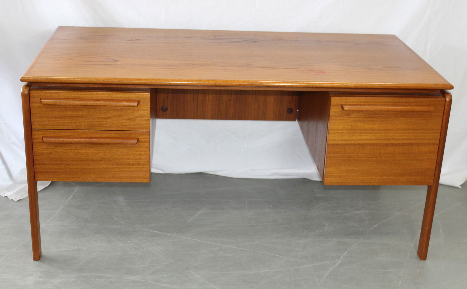 Danflex System Demark Teak Desk with Floating Top (1 of 10)