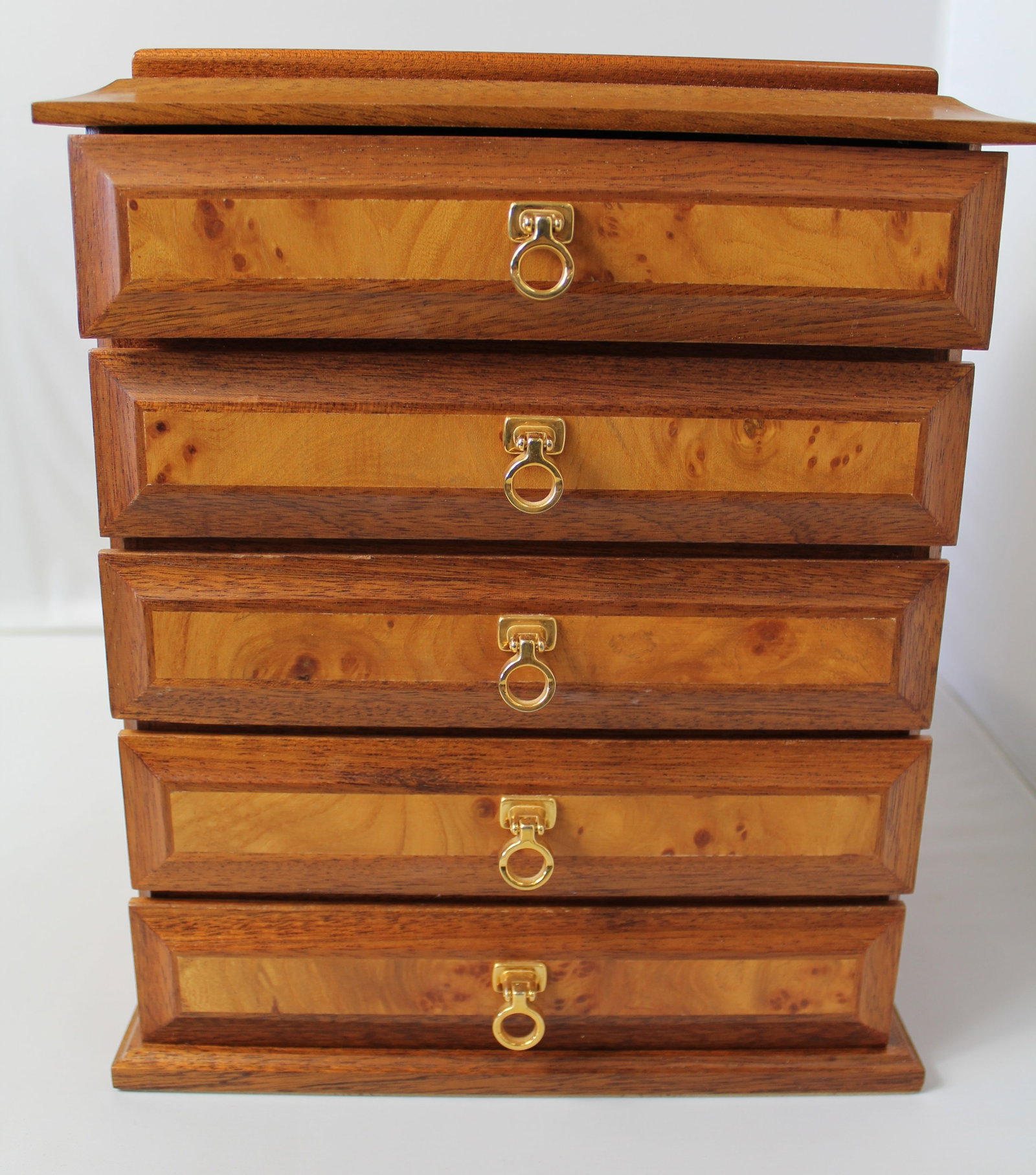Agresti Briarwood 5 Drawer Jewelry Chest: Agresti briarwood 5 drawer jewelry chest. Hand crafted in Florence, Italy made of briarwood. The chest is 11.5" tall x 9" wide x 8.25" depth.