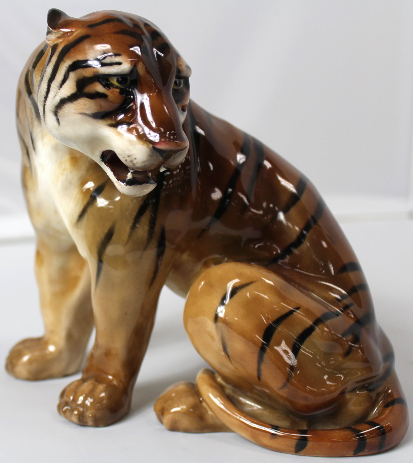 Royal Doulton Seated Tiger HN912: Royal Doulton Seated Tiger HN912. Glazed tiger with golden brown and black colors. The measurements are 6.5" tall x 7.25" wide x 5.25" deep.