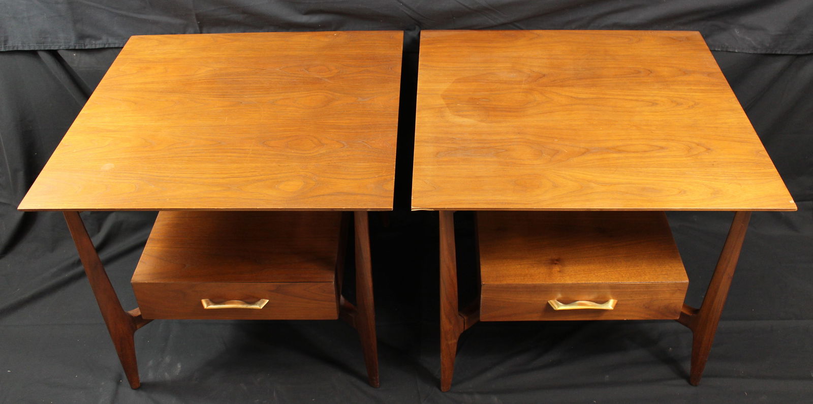 John Stuart Mid Century Modern Tables: John Stuart Mid Century Modern tables. A nice pair of mid century tables each with a drawer by John Stuart Inc Grand Rapids NY. There are some signs of age including scratches and wood loss, see all p