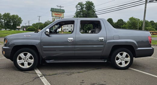 2011 Honda Ridgeline RTL 3.5L FRW W/4X4 126,819 miles one owner vehicle
