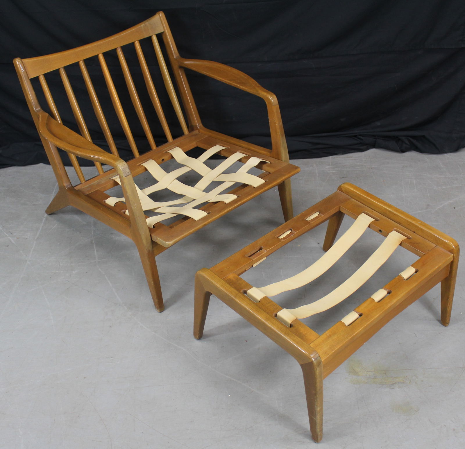 Lawrence Peabody MCM Walnut Lounge Chair: Lawrence Peabody Mid Century Modern Walnut Lounge Chair. Very nice MCM walnut lounge chair with ottoman. All the straps on the chair are intact and three of the straps are intact on the ottoman. There