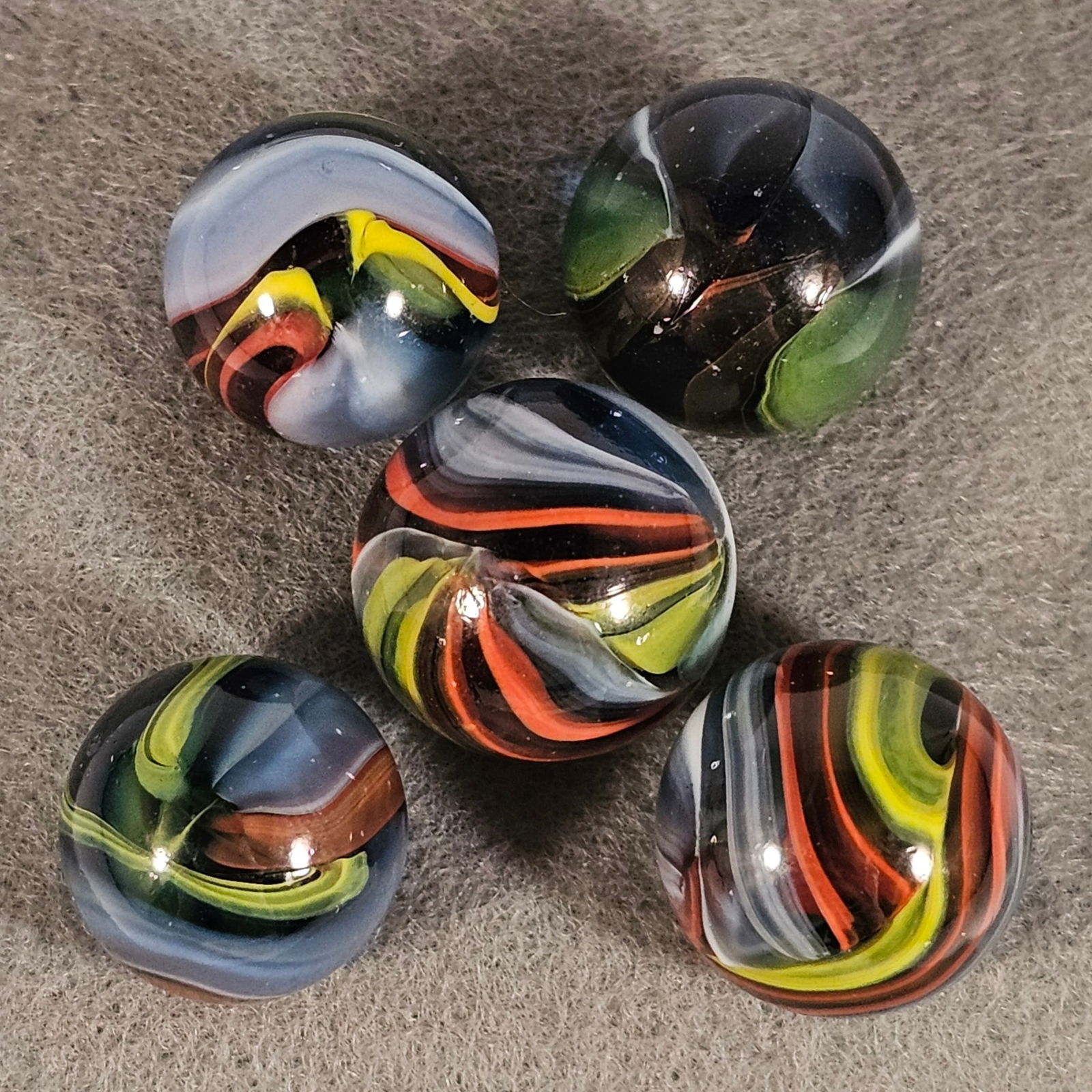 5 Vacor Michelangelo 1st Generation Marbles: 5 Vacor de Mexico Michelangelo 1st Generation Marbles. Mint - Near Mint Condition. The sizes range from .66" - .58."