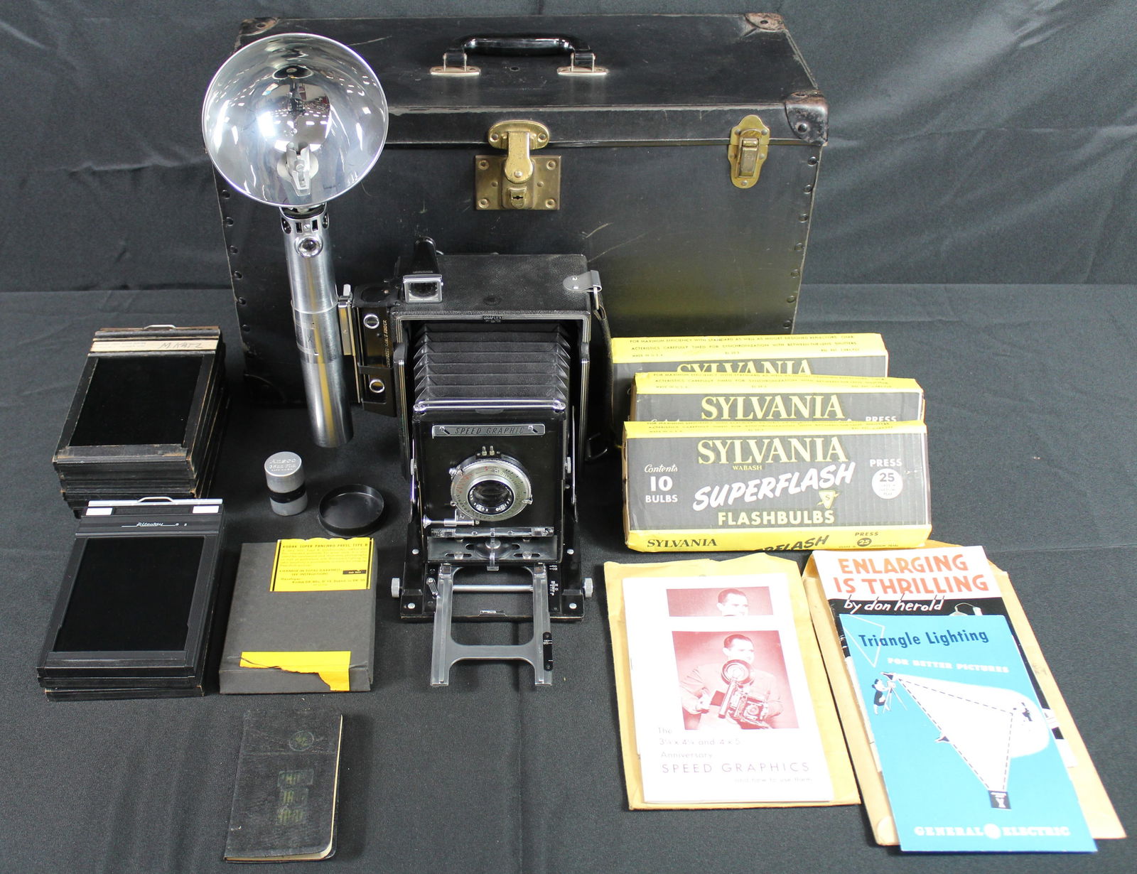 Graflex Speed Graphic Camera with Flash and Kit (1 of 20)