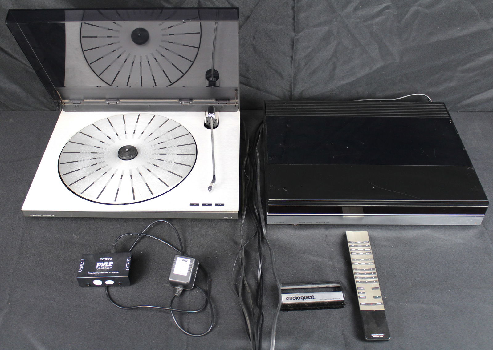 Bang & Olufson RX 2 Turntable and Beomaster 6500 with remote: Bang & Olufson RX 2 Turntable and Beomaster 6500with remote. Very sleek Bang and Olufsen system with the RX 2 turntable that has the original SMMC4 cartridge with stylus and the Beomaster 6500