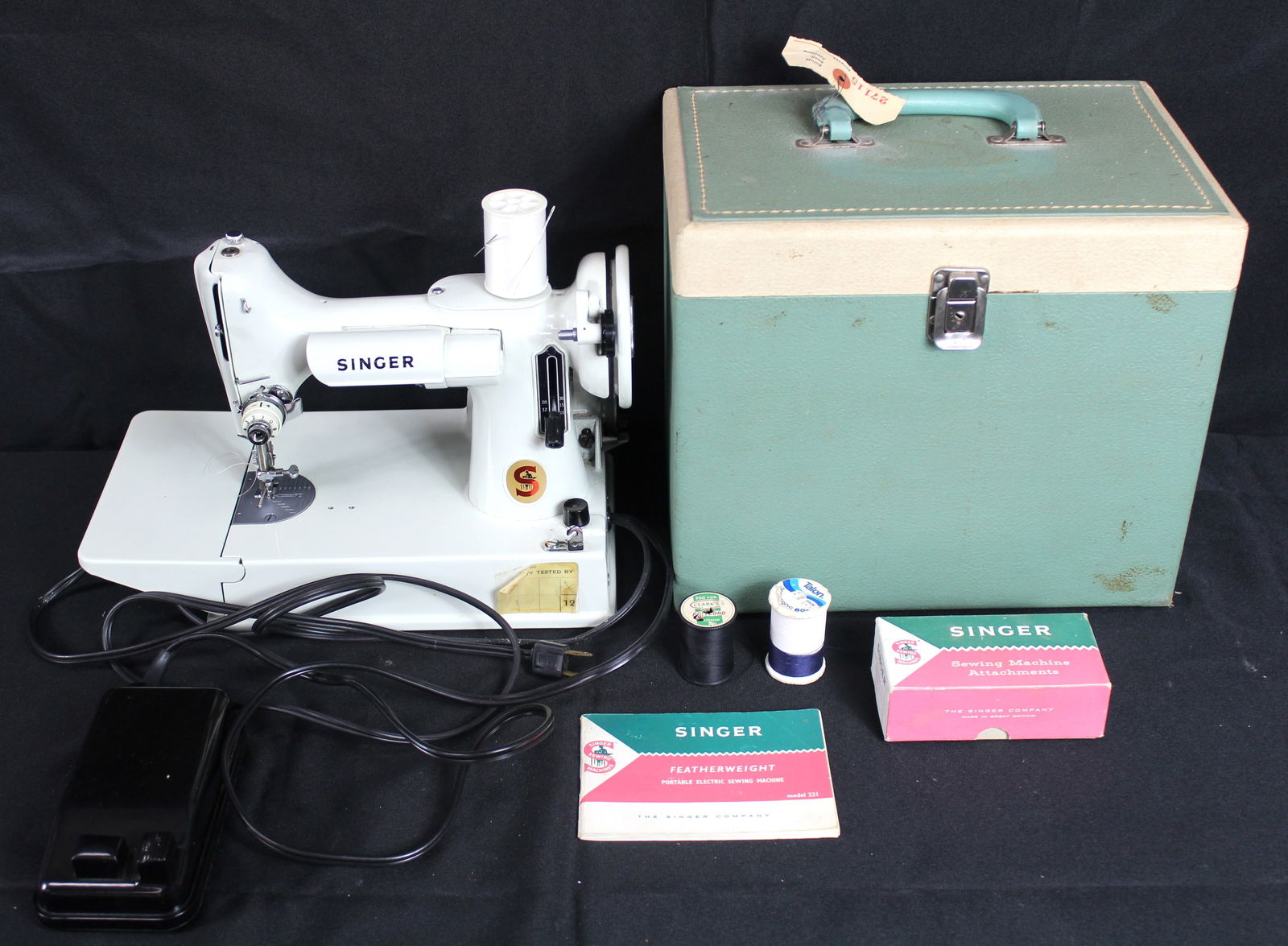 Singer "White" Featherweight 221K Sewing Machine: Singer "White" Featherweight 221K Sewing Machine. Early 1960s Singer 221k white sewing machine. The color of the machine is officially called "Pale Turquoise" and often referred to as "celery green" b